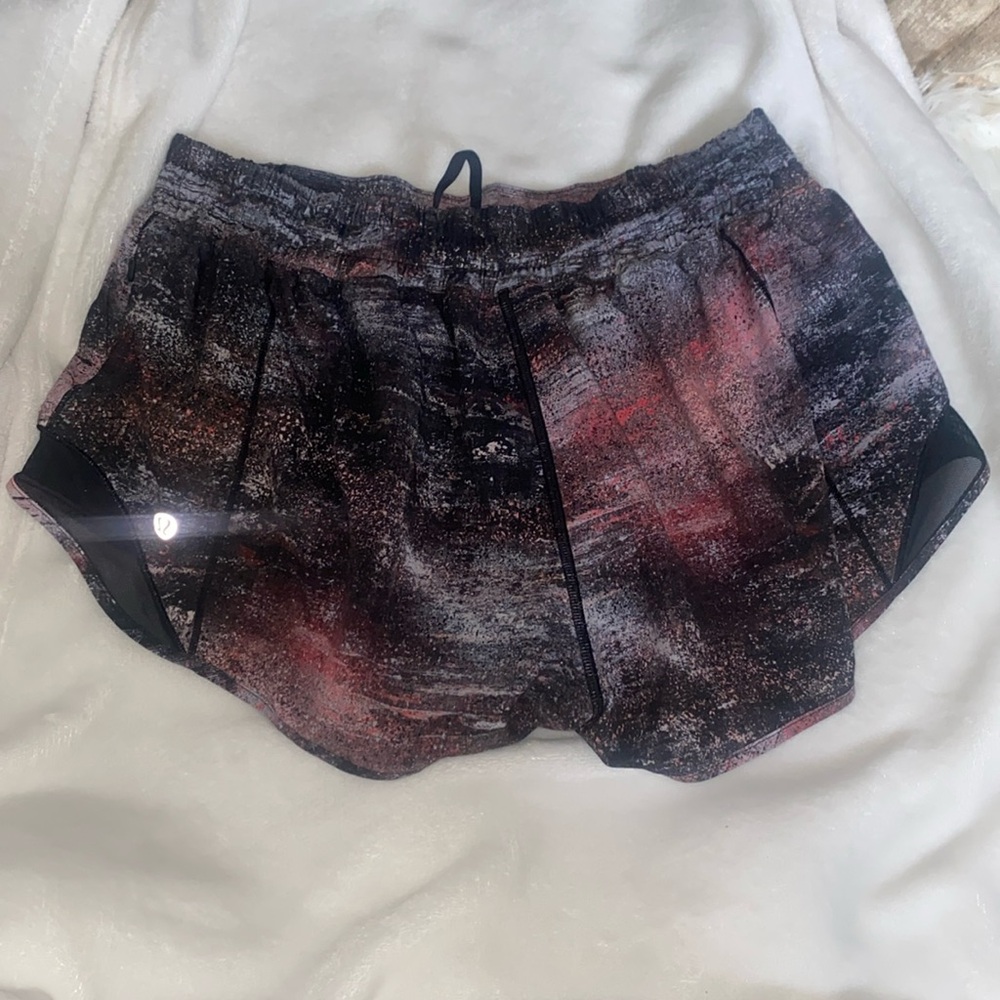 Lululemon Hotty Hot Short *Lined 2.5” Size 10 Azurite Poppy Coral Multi …